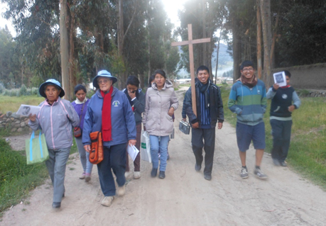 Way of the Cross during Holy Week through the neighborhood of the parish of San Felipe